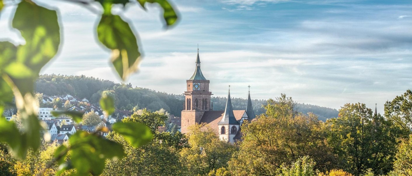 St. Peter and Paul Church in Weil der Stadt, surrounded by autumnal trees and a clear sky. A peaceful, idyllic autumn scene., © © Stuttgart-Marketing GmbH, Martina Denker St. Peter and Paul Church in Weil der Stadt, surrounded by autumnal trees and a clear sky. A peaceful, idyllic autumn scene., © © Stuttgart-Marketing GmbH, Martina Denker