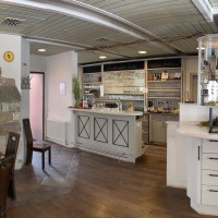 Rustic restaurant with wooden furniture, bar and decorative wall with "sun broom" motif. Cozy atmosphere with chandelier and wine rack., &copy; Weingut Zai&szlig;