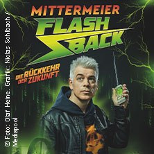 Michael Mittermeier: FLASHBACK - Die Rückkehr der Zukunft, © links im Bild Michael Mittermeier: FLASHBACK - Die Rückkehr der Zukunft, © links im Bild