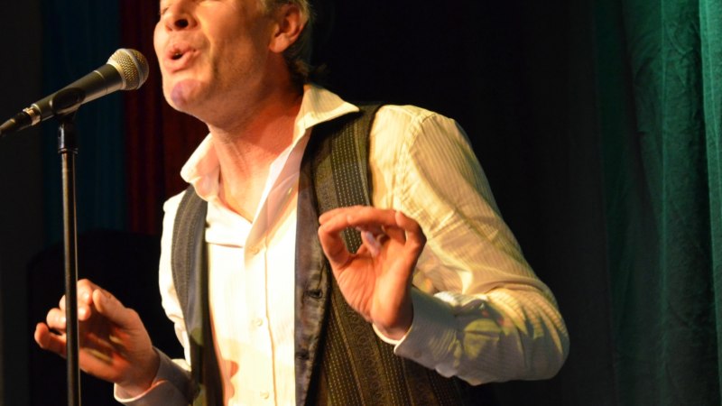 Philippe Huguet, Chansonnier, © Fotocredit Theater La Lune Stuttgart Philippe Huguet, Chansonnier, © Fotocredit Theater La Lune Stuttgart