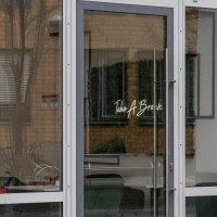 Entrance to the café called 'Take A Break'. A sign shows a cup of coffee and the words 'Delicacies, Coffee, Pastries'., © Stuttgart-Marketing GmbH, Sarah Schmid Entrance to the café called 'Take A Break'. A sign shows a cup of coffee and the words 'Delicacies, Coffee, Pastries'., © Stuttgart-Marketing GmbH, Sarah Schmid