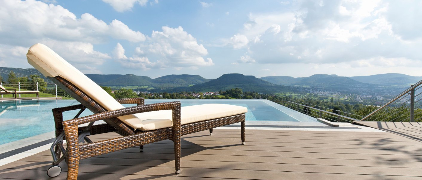 Achalm. Hotel pool with lounger, © Achalm. Hotel GmbH & Co. KG