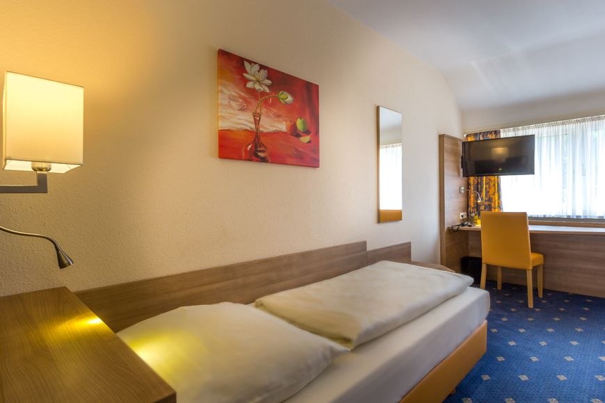 Einzelzimmer / Single room, &copy; R&ouml;merhof Hotelbetriebs GmbH