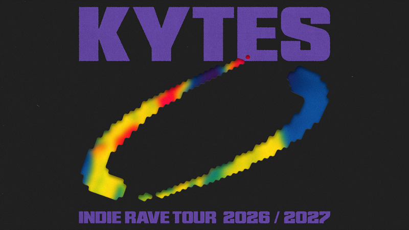 Poster der Kytes Indie Rave Tour 2026/2027 mit buntem, abstraktem Design auf schwarzem Hintergrund., &copy; links im Bild