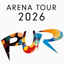 Logo der PUR Arena Tour 2026 mit buntem, abstraktem Schriftzug auf wei&szlig;em Hintergrund., &copy; links im Bild