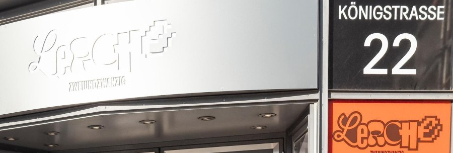 Eingang des Clubs Lerche an der K&ouml;nigstrasse 22. Moderne Beschilderung mit auff&auml;lligem Design., &copy; Stuttgart-Marketing GmbH, Sarah Schmid