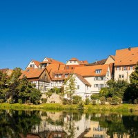 Besigheim: Picturesque half-timbered houses are reflected in the calm river under a clear blue sky., © Stuttgart-Marketing GmbH, Sarah Schmid