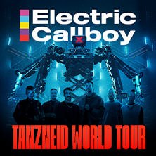 Poster der Electric Callboy Tanzneid World Tour. Die Band steht vor einem großen Roboter, der Hintergrund ist blau beleuchtet., © links im Bild Poster der Electric Callboy Tanzneid World Tour. Die Band steht vor einem großen Roboter, der Hintergrund ist blau beleuchtet., © links im Bild