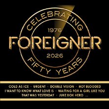 Goldenes Logo der Band Foreigner zum 50. Jubiläum, umgeben von Songtiteln wie 'Cold as Ice' und 'Juke Box Hero' auf schwarzem Hintergrund., © links im Bild Goldenes Logo der Band Foreigner zum 50. Jubiläum, umgeben von Songtiteln wie 'Cold as Ice' und 'Juke Box Hero' auf schwarzem Hintergrund., © links im Bild