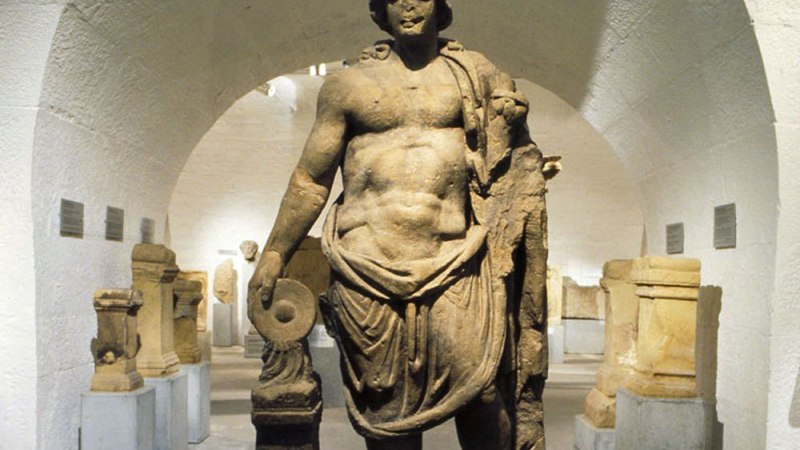 Im Römischen Lapidarium Stuttgart: Genius, Bad Wimpfen, 2./3. Jh. n. Chr., © Landesmuseum Württemberg, Frankenstein/Zwietasch Im Römischen Lapidarium Stuttgart: Genius, Bad Wimpfen, 2./3. Jh. n. Chr., © Landesmuseum Württemberg, Frankenstein/Zwietasch