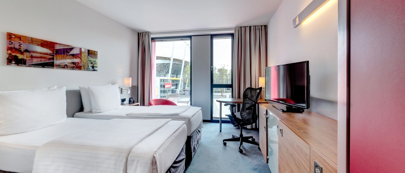 Comfort ZImmer mit Twin Bett, © Hilton Garden Inn Stuttgart Neckarpark Comfort ZImmer mit Twin Bett, © Hilton Garden Inn Stuttgart Neckarpark