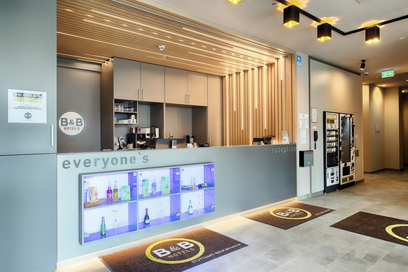 reception, © B&B Hotel Stuttgart-Neckarhafen reception, © B&B Hotel Stuttgart-Neckarhafen