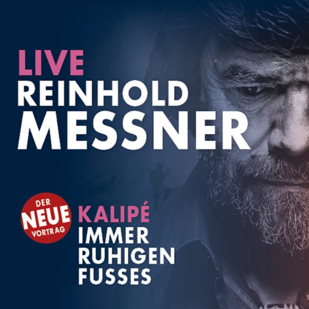 Plakat für Reinhold Messners Vortrag "Kalipé - Immer ruhigen Fußes" mit seinem Porträt und Bergsteiger im Hintergrund., © Theaterhaus Stuttgart e.V.