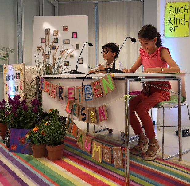 >>L<< wie Lesung, © Foto: Buchkinder Stuttgart >>L<< wie Lesung, © Foto: Buchkinder Stuttgart