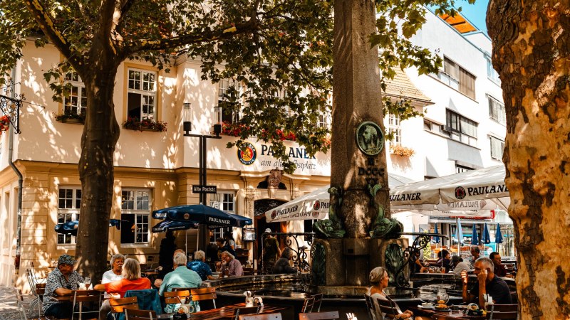 Calwer Straße: Postplatzbrunnen & Paulaner, © Stuttgart-Marketing GmbH, Sarah Schmid