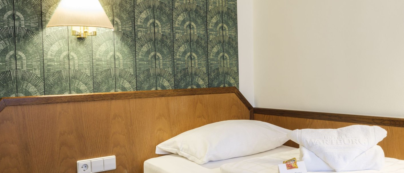 Einzelzimmer modernisiert grün, © Hotel Wartburg Einzelzimmer modernisiert grün, © Hotel Wartburg
