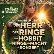 Frau spielt Geige, umgeben von einem goldenen Ring. Text: "Die epische Musik zu Der Herr der Ringe, Der Hobbit, Die Ringe der Macht - Das Konzert"., © links im Bild