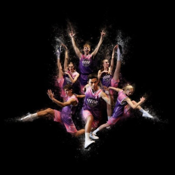 Dancers in purple and pink outfits pose dynamically in front of a black background. The words 'DREAM TEAM' can be seen on the jerseys., &copy; Theaterhaus Stuttgart e.V.