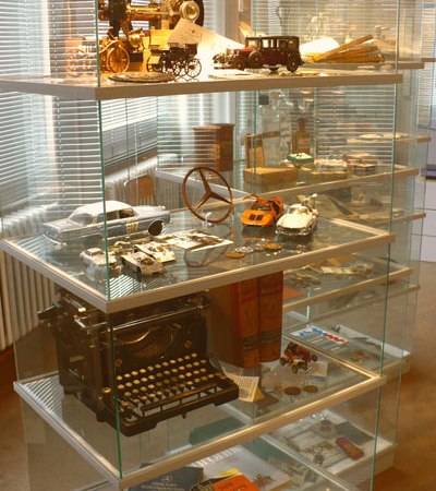 Vitrine im Ortsmuseum Untertürkheim/Rotenberg, © Enslin Vitrine im Ortsmuseum Untertürkheim/Rotenberg, © Enslin