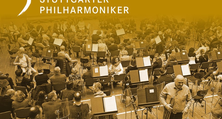 Orchesterprobe der Stuttgarter Philharmoniker mit Musikern und Publikum in einem Saal. Notenständer und Instrumente sind sichtbar., © Stuttgarter Philharmoniker