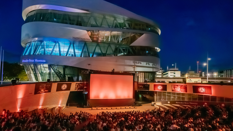 Open Air Kino, © ©Mercedes-Benz Museum_Thomas Niedermüller Open Air Kino, © ©Mercedes-Benz Museum_Thomas Niedermüller
