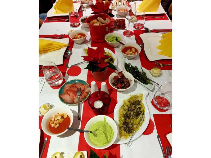 Tapas cooking course - the world on a lid, © Kultweine-Kochwelten-Kunstücke - Kochschule Sonja Lenz Tapas cooking course - the world on a lid, © Kultweine-Kochwelten-Kunstücke - Kochschule Sonja Lenz