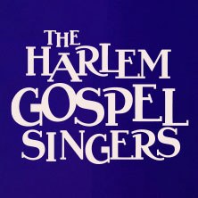 Weißer Schriftzug 'The Harlem Gospel Singers' auf blauem Hintergrund., © links im Bild