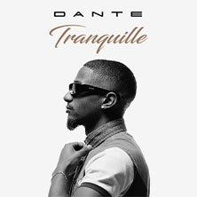 Mann mit Sonnenbrille in Profilansicht, schaut nach rechts. Text: 'Dante Tranquille' oben im Bild., © links im Bild