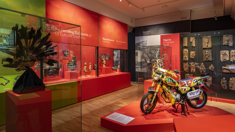 Blick in die Ausstellung "Wo ist Afrika?", © Linden-Museum Stuttgart, Foto: Dominik Drasdow